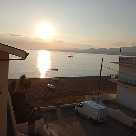 Mansarda Con Terrazzo Vista Mare Villa Oliveri Exterior foto