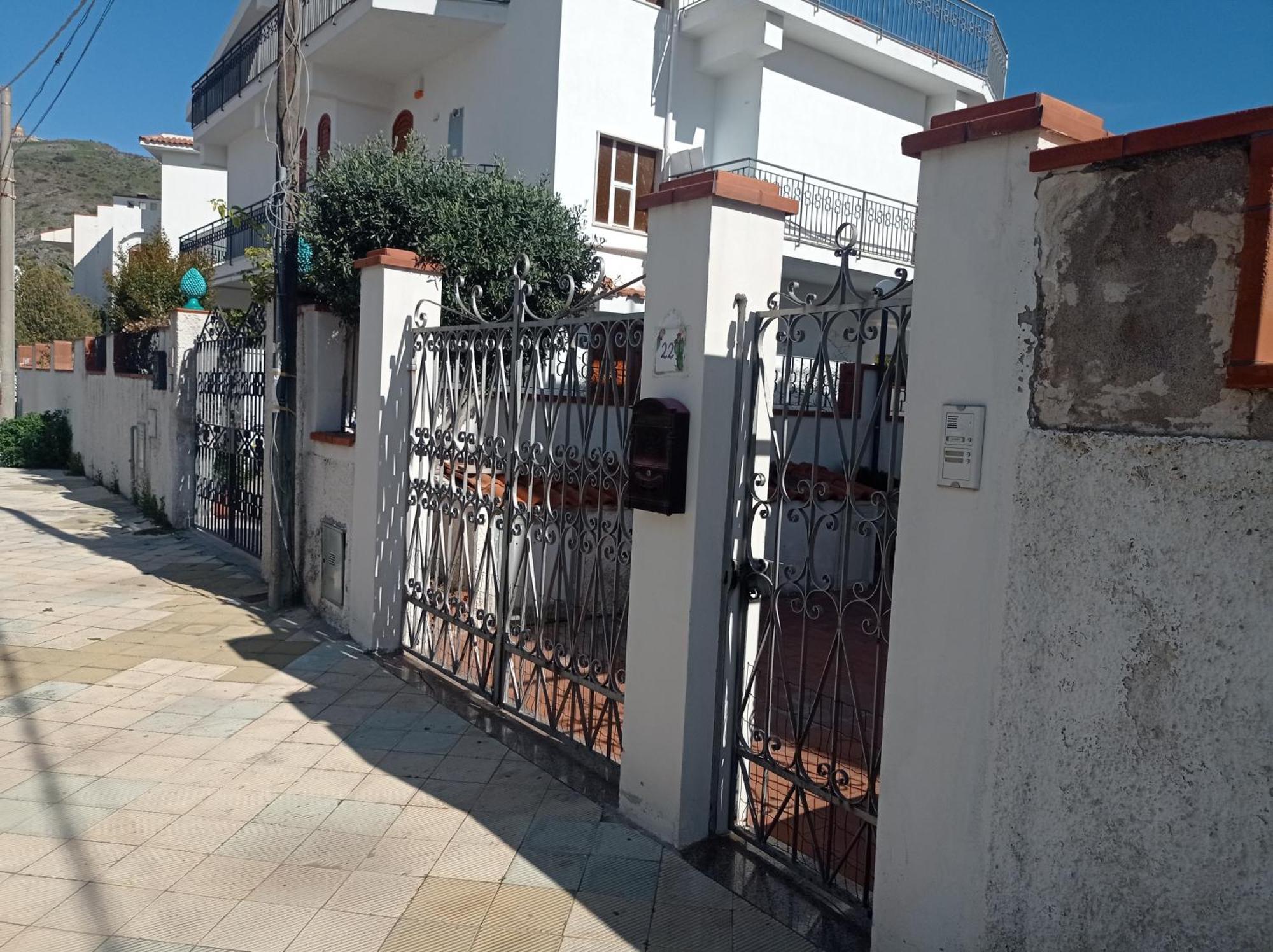Mansarda Con Terrazzo Vista Mare Villa Oliveri Exterior foto